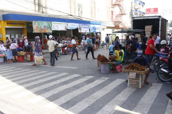 Sidewalk vendors hataga’g higayon  makapanginabuhi – Mayor Klarex